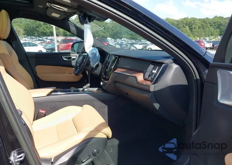 2023 Volvo Xc60 B6 Ultimate Dark Theme z USA, uszkodzony, nr VIN YV4062RXXP1310880